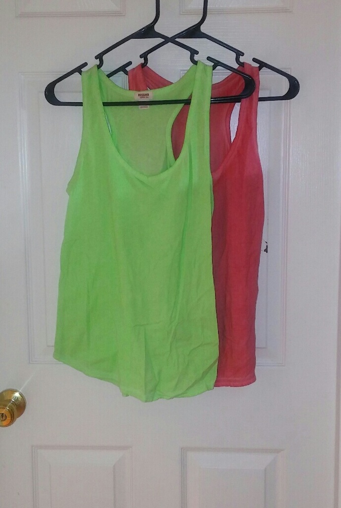 Bundle of 2 tank tops